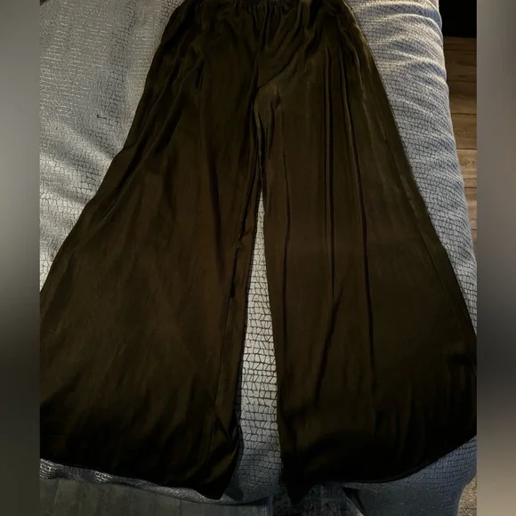 NWT ZARA KHAKI SHINY WIDE LEG PANTS TROUSERS Size S. Black . Pre owned like new - Picture 6 of 12